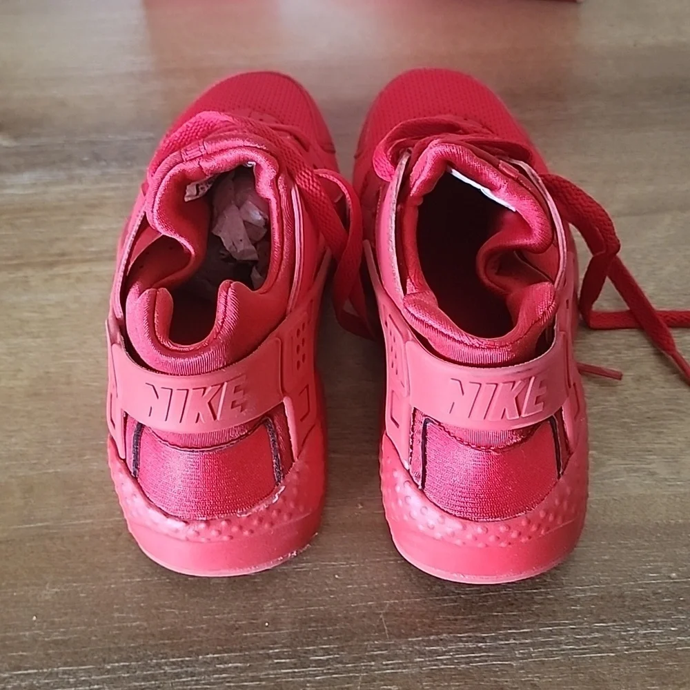 Nike Air Huarache Triple Red GS 4Y Youth Sneakers Women's 5.5 EUC